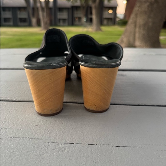 UGG Issa Mosaic Leather Wooden Clogs – Size 9 (Excellent Condition) - Picture 6 of 13